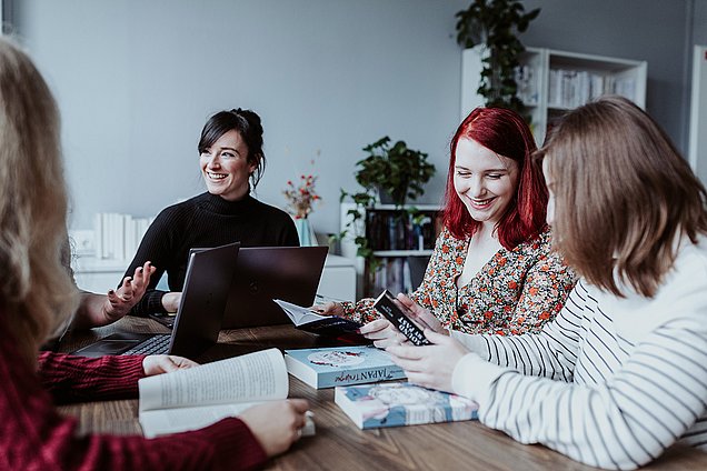 BoD:n työntekijät työskentelevät yhdessä